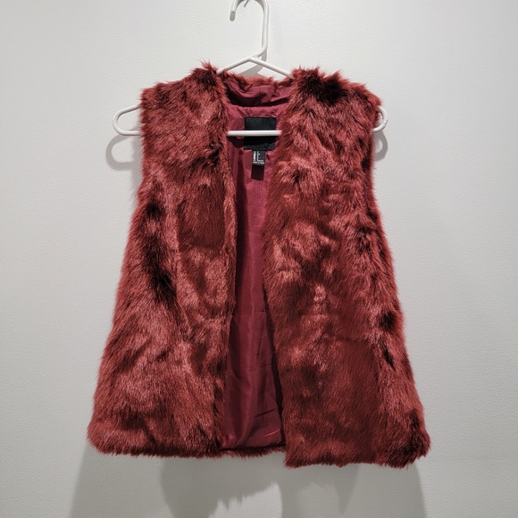 Forever 21 Maroon Fur Vest Sz Small - Picture 1 of 4